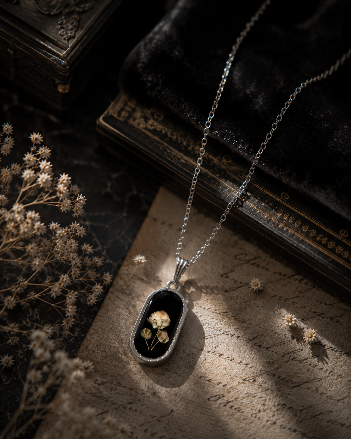 Bloom Noir Pendant