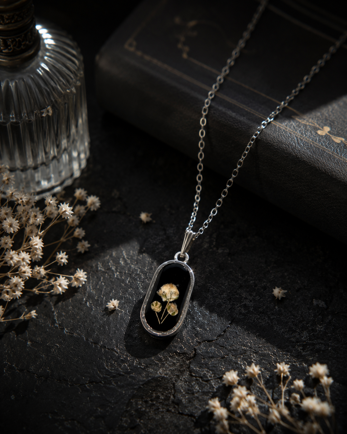 Bloom Noir Pendant