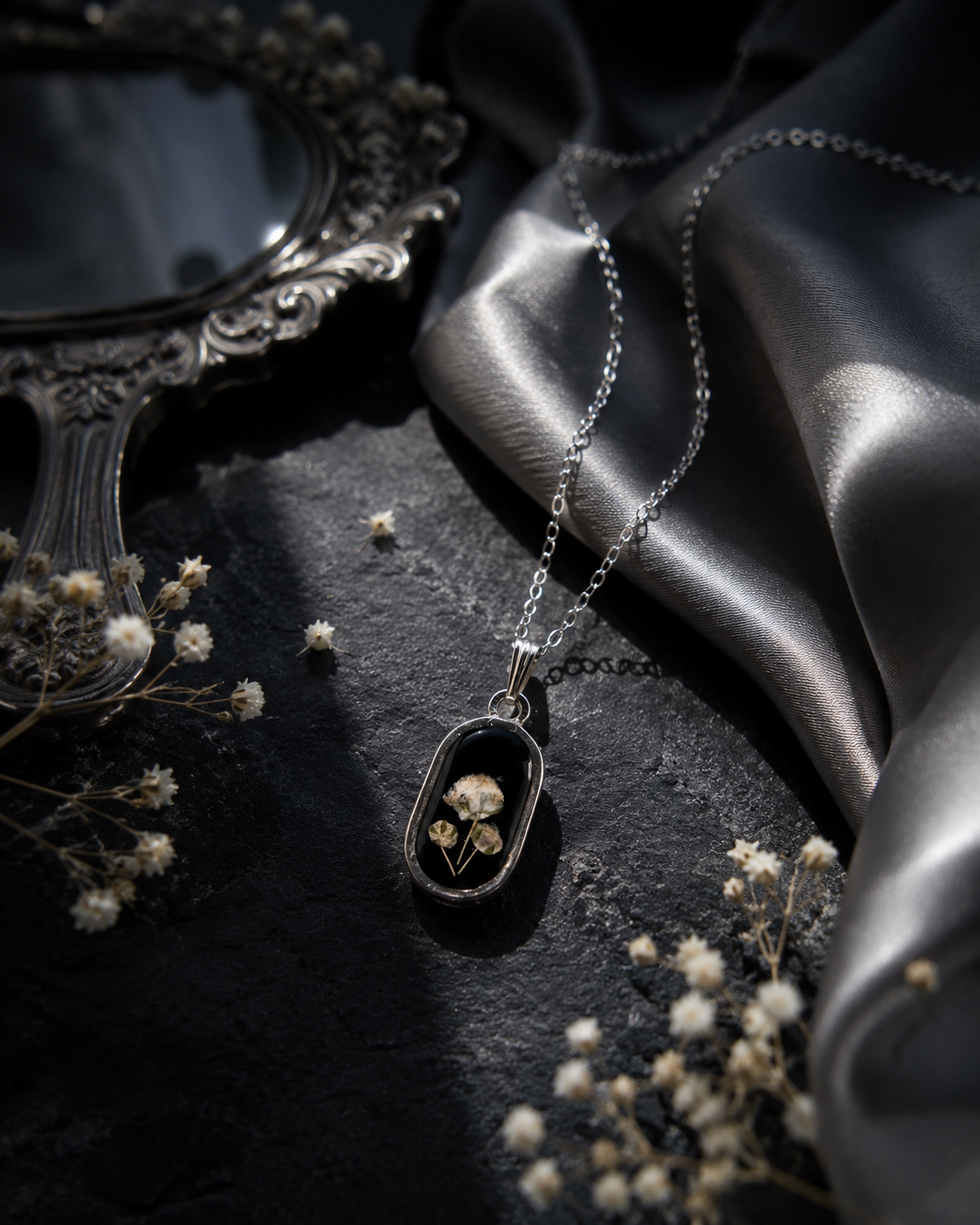 Bloom Noir Pendant