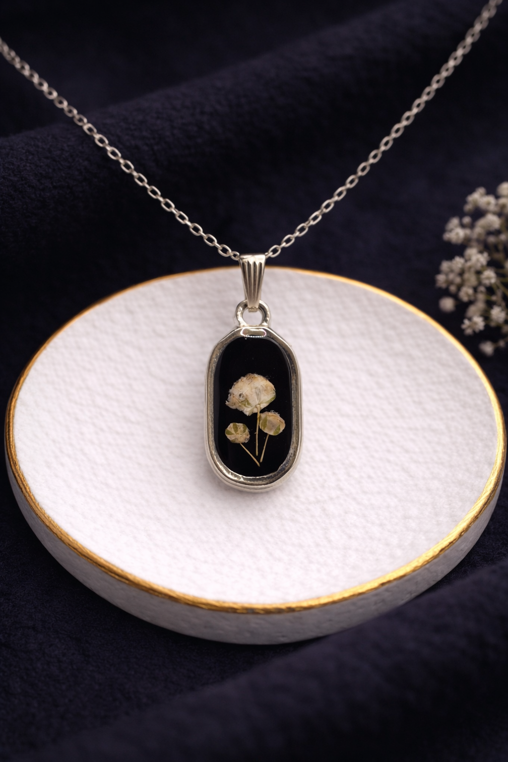 Bloom Noir Pendant